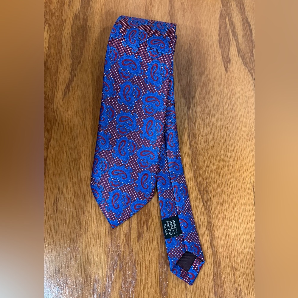 Tie with handkerchief